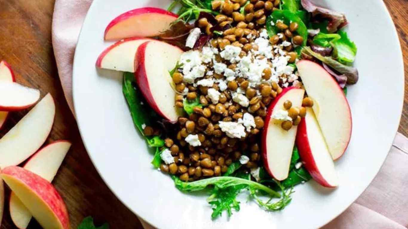 Mixed Greens with Lentils & Sliced Apple